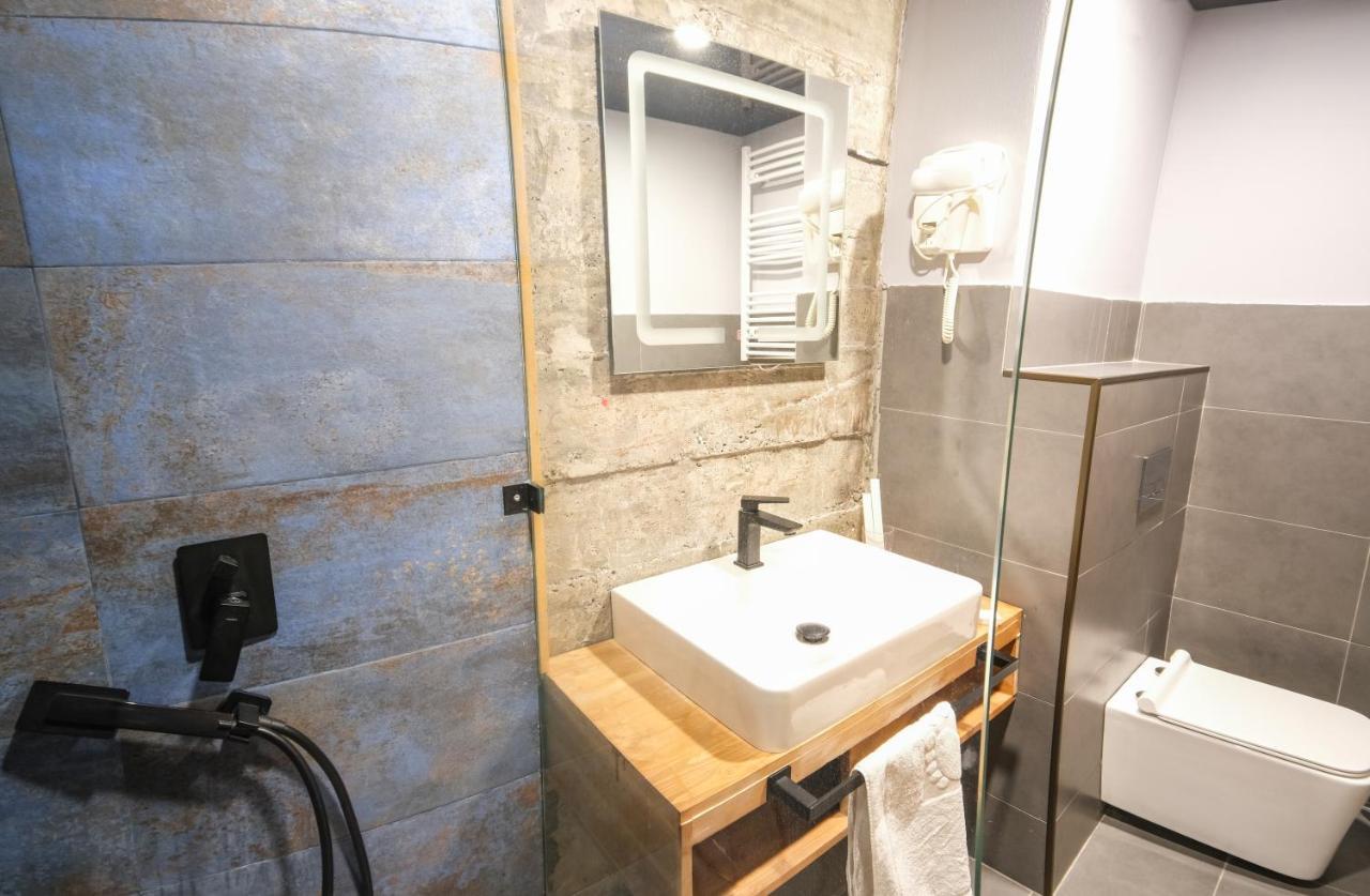 Hotel Posta Mestia Bagian luar foto