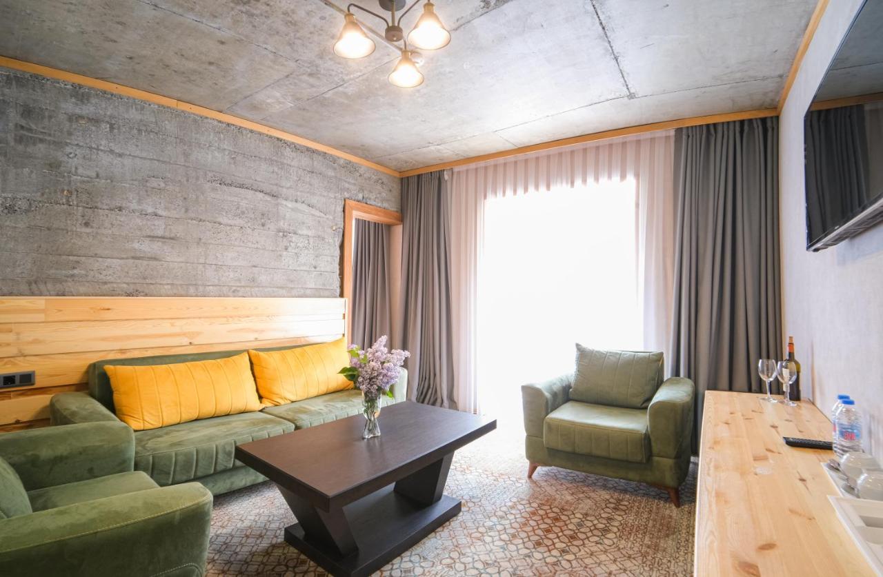 Hotel Posta Mestia Bagian luar foto
