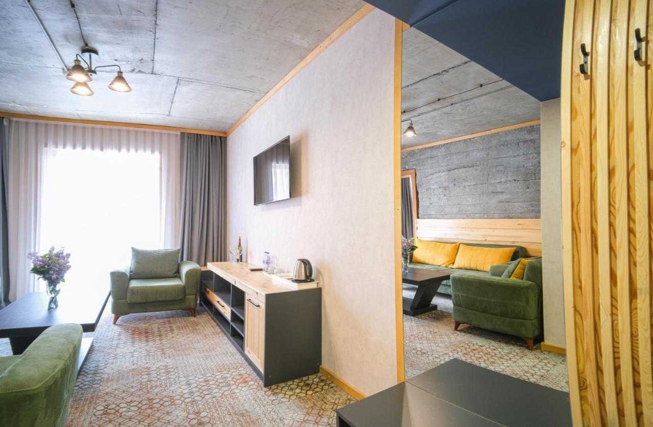 Hotel Posta Mestia Bagian luar foto