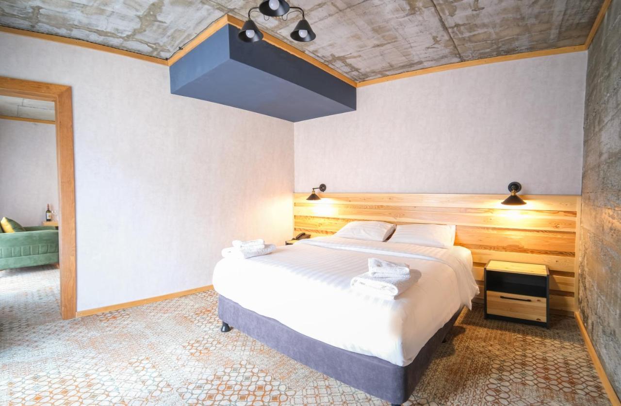 Hotel Posta Mestia Bagian luar foto