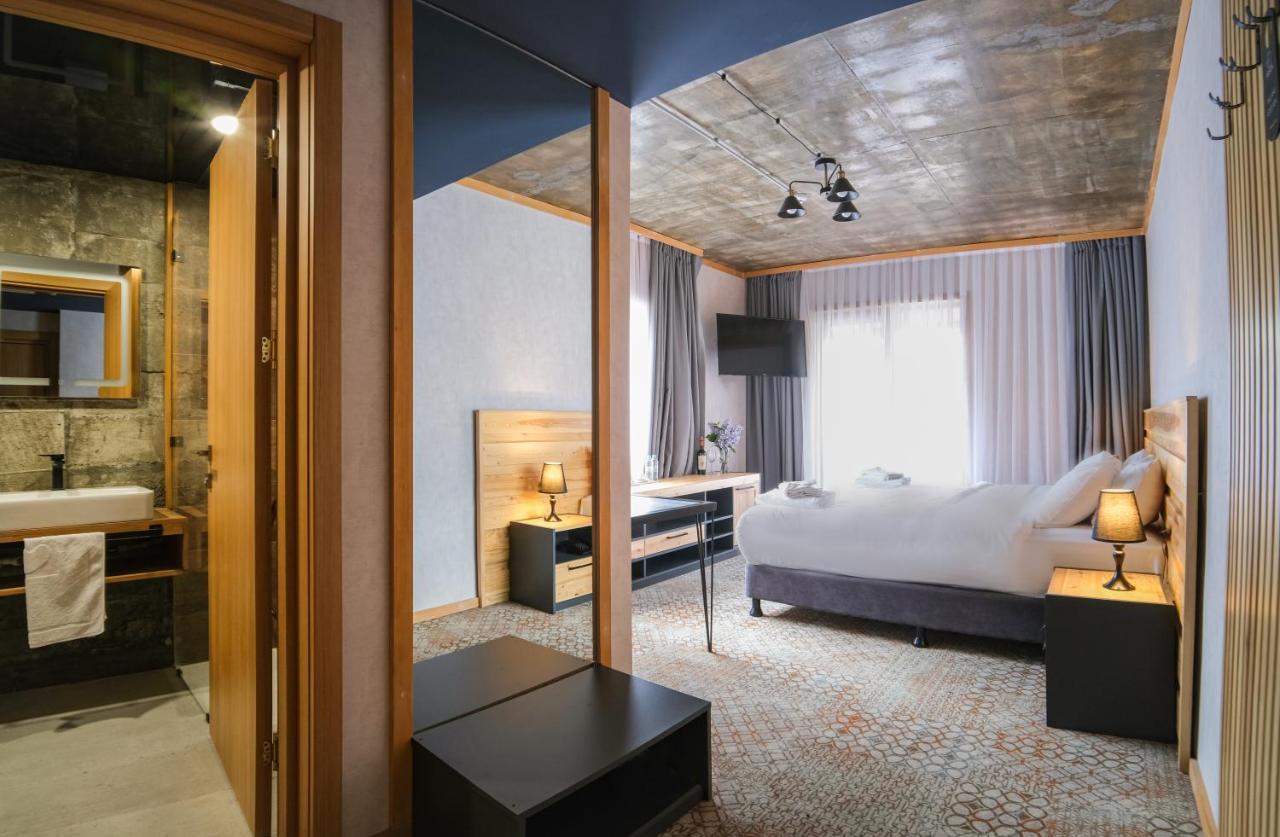 Hotel Posta Mestia Bagian luar foto