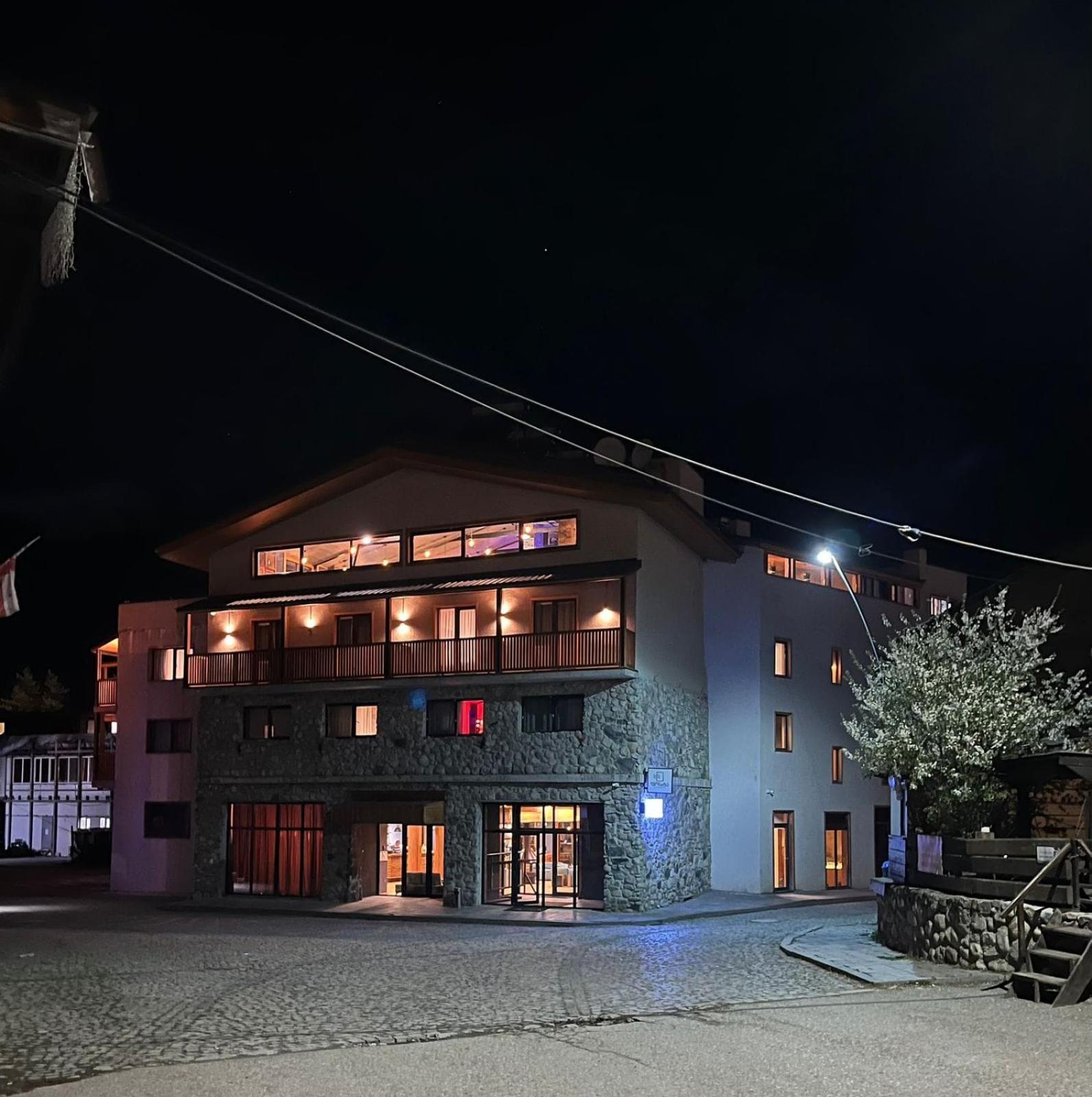 Hotel Posta Mestia Bagian luar foto